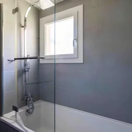 Apartment 2 Bedrooms & 2 Bathrooms - 160a Cannes