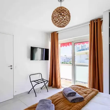 2 Bedrooms & 2 Bathrooms - 160a Apartament *